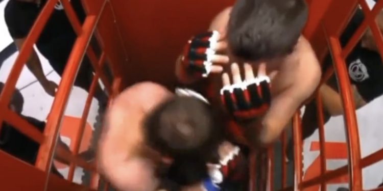 Walka w budce telefonicznej podczas PRIME MMA 3