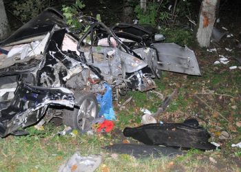 Potworny wypadek. Z samochodu zostało niewiele. Młoda kobieta nie miała szans