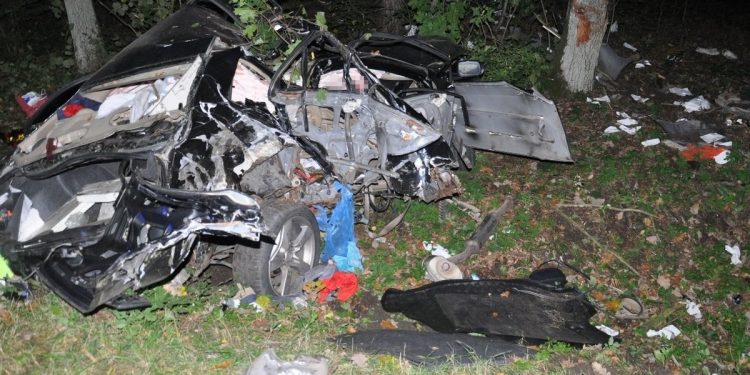 Potworny wypadek. Z samochodu zostało niewiele. Młoda kobieta nie miała szans