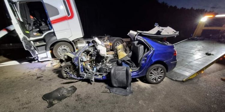 Koszmarny wypadek. Z samochodu nic nie zostało