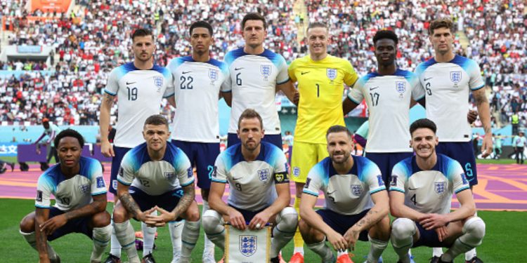 Angielscy kibice wyproszeni ze stadionu w Katarze. Ich strój miał obrażać uczucia muzułmanów