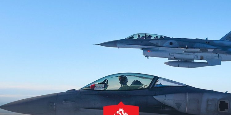Wczoraj eskortował polskich piłkarzy jako pilot F-16. W przeszłości grał w Koronie Kielce!