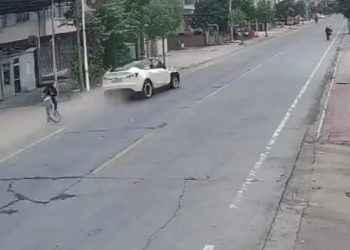 Tesla miała awarię oprogramowania? Szokujący rajd przez miasto. Są ofiary [WIDEO]