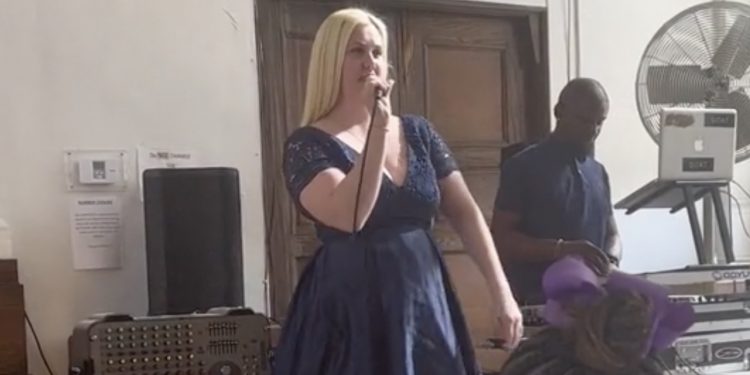 Przemowa druhny wywołała konsternację. „To się naprawdę wydarzyło?” [WIDEO]