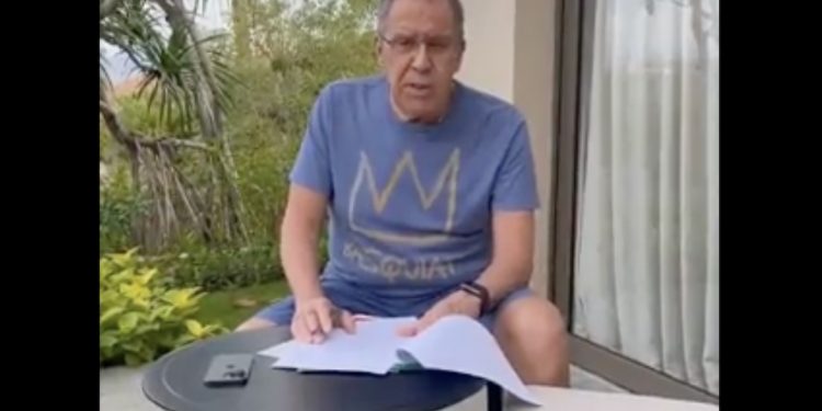 Ławrow przyłapany. Ten szczegół błyskawicznie zwrócił uwagę internautów [WIDEO]