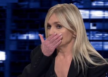 monika olejnik zatkała usta