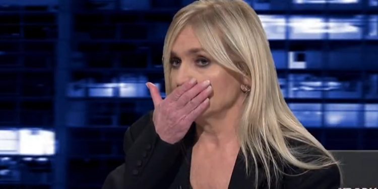 monika olejnik zatkała usta