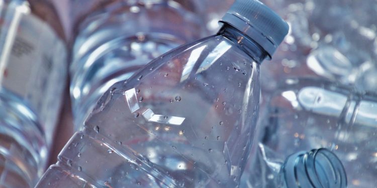 Jemy plastik każdego dnia. Polska badaczka oszacowała, ile tygodniowo. Szokujący wynik!