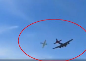 Samoloty zderzyły się w powietrzu! Tragiczny finał pokazów [WIDEO]