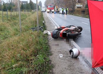 Makabryczny wypadek na drodze. Nie żyje motorowerzysta