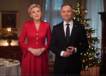 Prezydent Duda z małżonką złożyli życzenia świąteczne [WIDEO]
