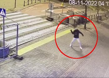 Wandal wykonał rzut za… 10 tys. zł. Teraz szuka go policja [WIDEO]