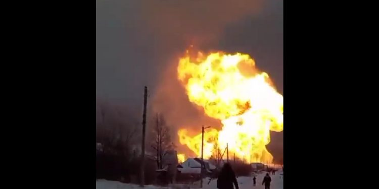 W Rosji wybuchł gazociąg! Pojawiły się nagrania pożaru [WIDEO]