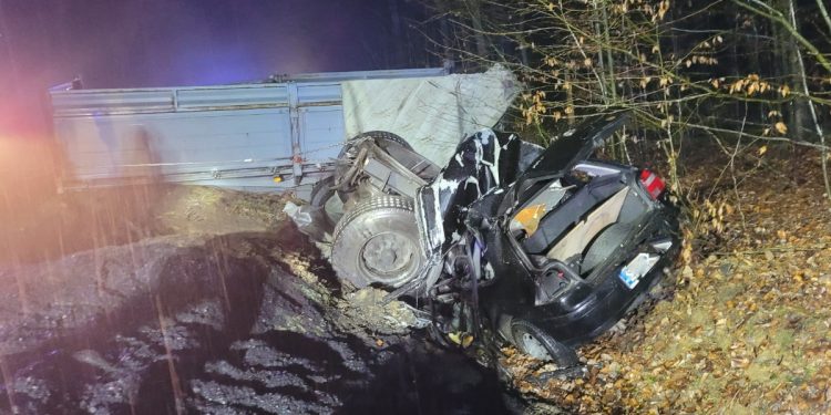 Koszmarny wypadek na Śląsku. Nie żyją trzy osoby. Są dwie wersje