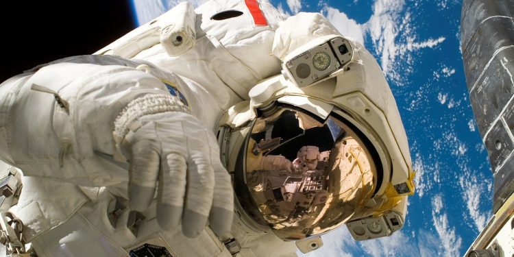 astronauta kosmos