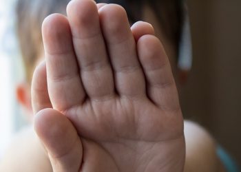 dziecko ręka dłoń