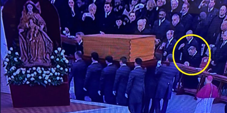 na pogrzebie benedykta XVI