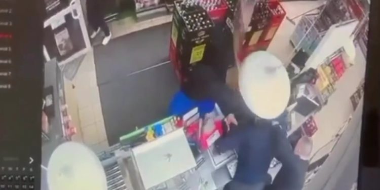 Napad w Kobyłce. W sieci pojawiło się drastyczne nagranie! [WIDEO]