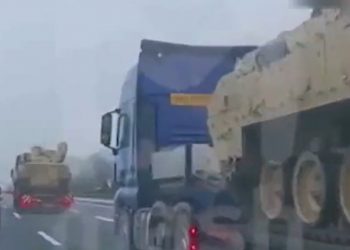 Rosjanin wpadł w szał na autostradzie, gdy to zobaczył. „Polskie pe…ły, ku…wy gdzie to wieziecie” [WIDEO]