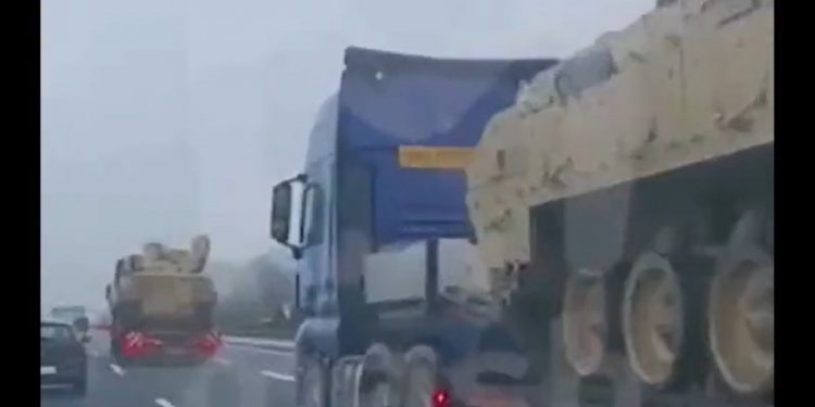 Rosjanin wpadł w szał na autostradzie, gdy to zobaczył. „Polskie pe…ły, ku…wy gdzie to wieziecie” [WIDEO]