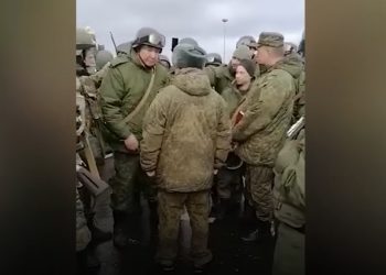 Rosyjski żołnierz szturchnął przełożonego. Otrzymał szokującą karę [WIDEO]