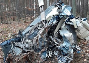 Tyle zostało z Jaguara. W koszmarnym wypadku zginęły dwie osoby