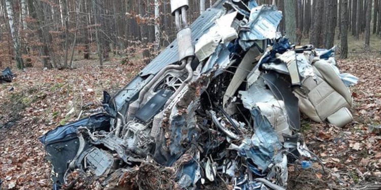 Tyle zostało z Jaguara. W koszmarnym wypadku zginęły dwie osoby
