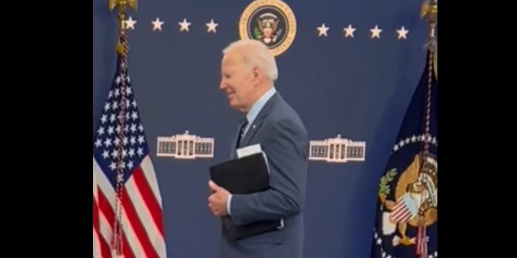 Biden usłyszał pytanie o Polskę. Bardzo dziwna reakcja [WIDEO]