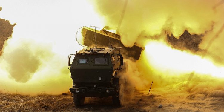 Błaszczak: „Kongres USA zgodził się sprzedać Polsce 500 wyrzutni Himars”