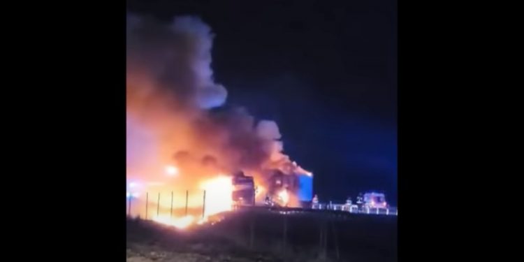 Tragiczny pożar tirów na S8! Jeden z kierowców zginął na miejscu [WIDEO]