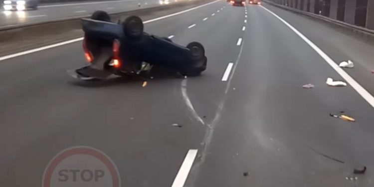 Koszmarny wypadek na A4. Kobieta może mówić o cudzie! [WIDEO]