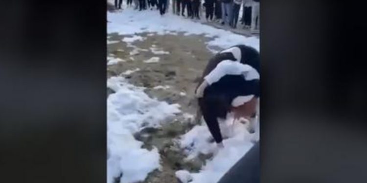 Bójka nastolatek na Podhalu. Wokół stał tłum gapiów