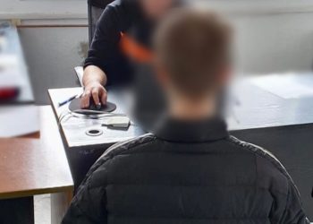 Znów bijatyka między nastolatkami! Jeden wyciągnął nóż