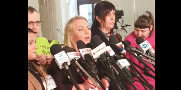 hartwich ogłasza protest