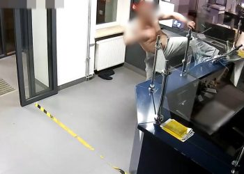 Napadł na komendę policji. Trudno było go zatrzymać [WIDEO]