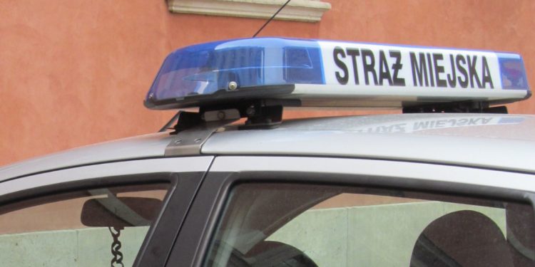 Komendant Straży Miejskiej skatowany przez nastolatka! Szokujący powód napaści