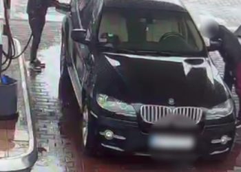 Ukradł z samochodu plecak. Trudno uwierzyć, co było w środku [WIDEO]