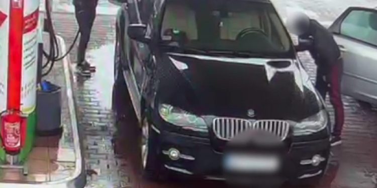 Ukradł z samochodu plecak. Trudno uwierzyć, co było w środku [WIDEO]