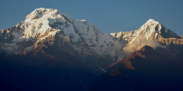 Polscy himalaiści w brawurowej akcji ratunkowej! Szli po zwłoki, a uratowali człowieka [WIDEO]