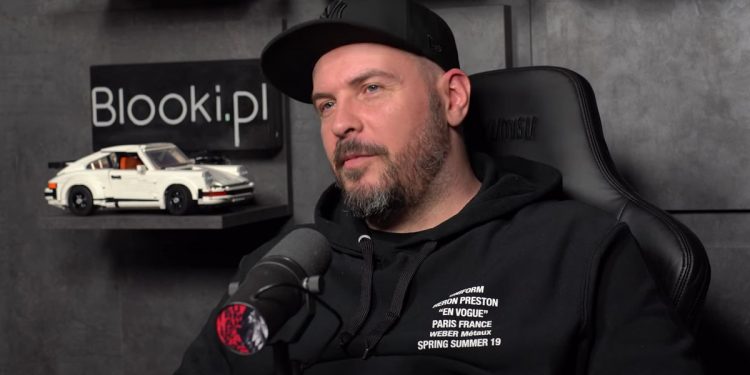 Raper O.S.T.R. uderza w Wojewódzkiego. „Jego ojciec skazał moich bliskich”