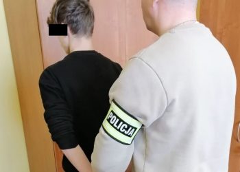 Nastolatkowie skatowali rówieśnika do nieprzytomności! Kopali po głowie