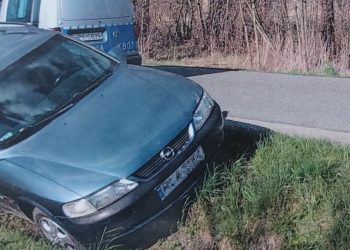 Miał 7 promili i… jechał samochodem. Wysiadł i zasnął w rowie