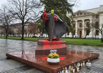 Pomnik papieża Jana Pawła II zdewastowany! Sprawcy poszukiwani [FOTO]