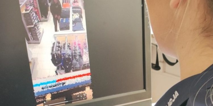 Pomylił sklep z toaletą. Grozi mu nawet 5 lat więzienia