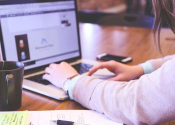 student-gdf6bf445d_1920