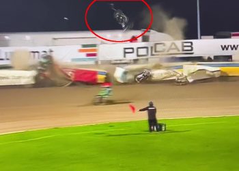 Groźny wypadek żużlowców! Motocykl poszybował za tor [WIDEO]