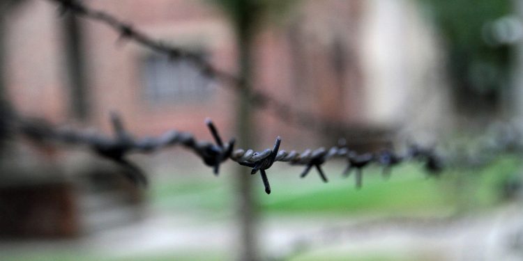 auschwitz-g2177f7ea9_1920