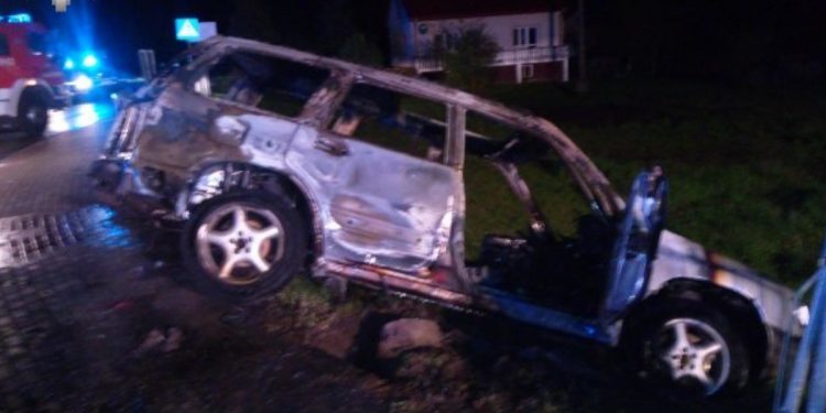 Po kolizji wysiadł i… oblał benzyną i podpalił własny samochód