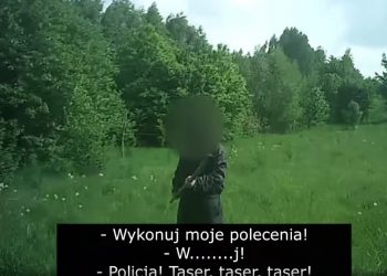 Zaatakował policjantów. Widłami zranił psa policyjnego [WIDEO]