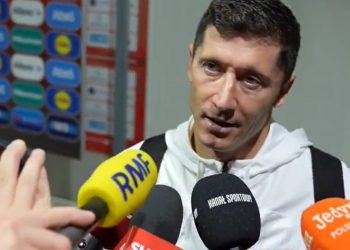 Lewandowski w końcu stanął przed kamerą. Doszło do incydentu z kibicem!